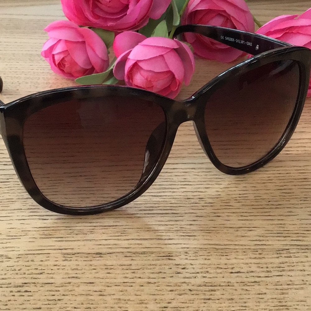 Tortoiseshell sunglasses - Picture 2 of 8